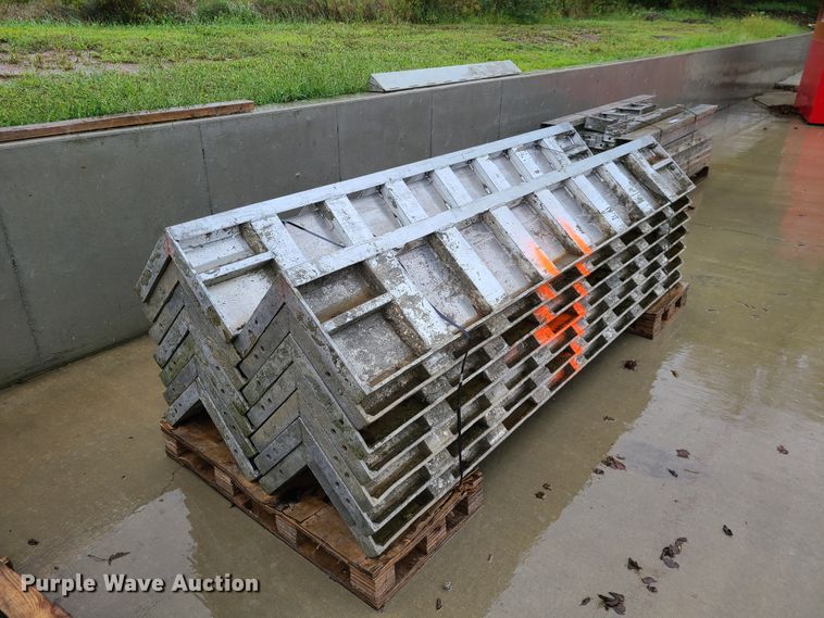 image for item GO9350 (10) pallets of aluminum concrete forms