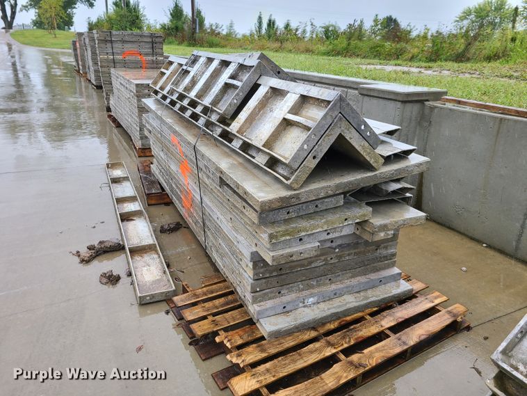 image for item GO9350 (10) pallets of aluminum concrete forms