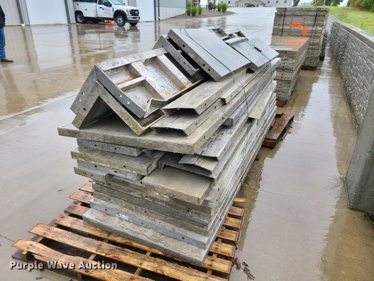 image for item GO9350 (10) pallets of aluminum concrete forms