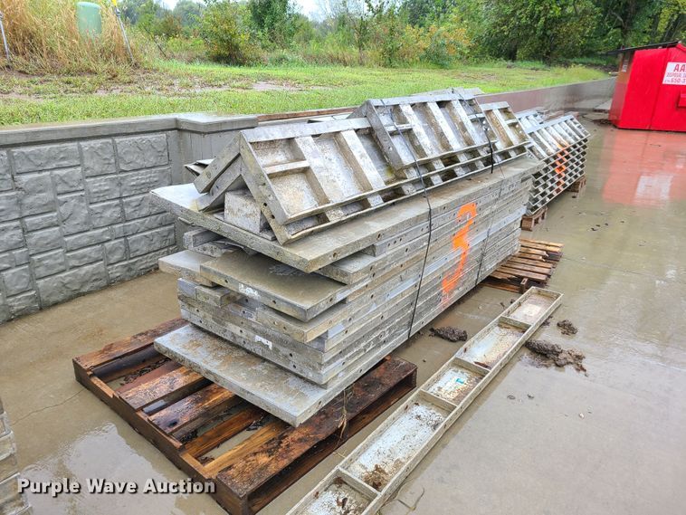 image for item GO9350 (10) pallets of aluminum concrete forms