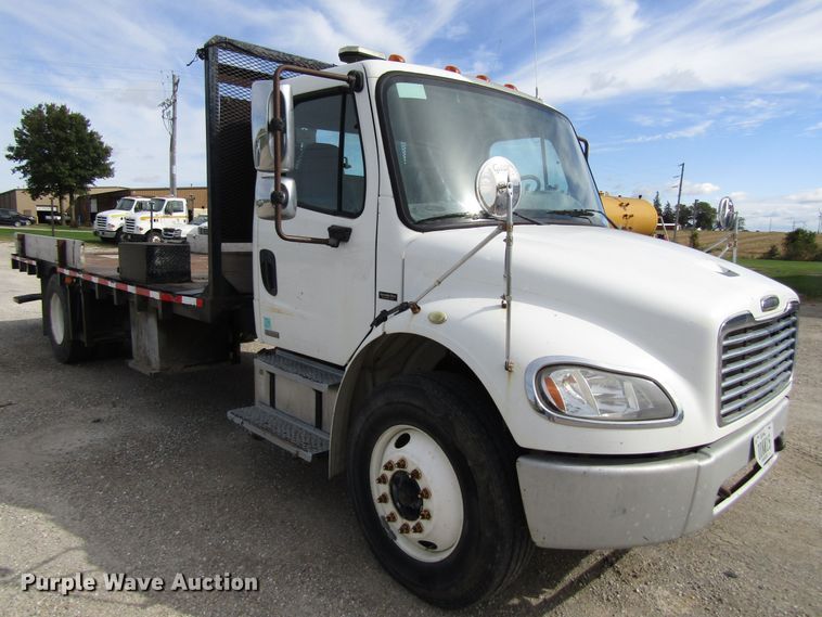 image for item GQ9167 2008 Freightliner M2 106  flatbed truck