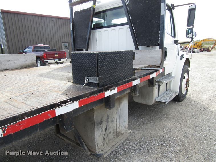 image for item GQ9167 2008 Freightliner M2 106  flatbed truck