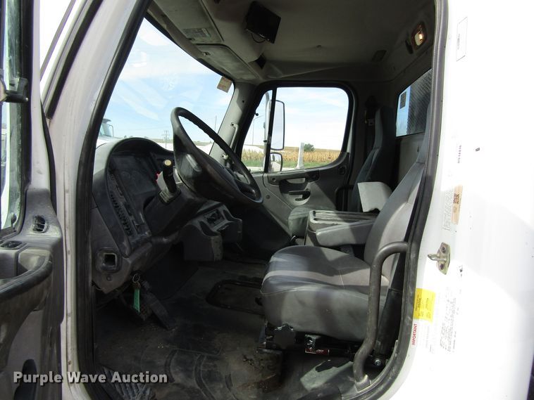 image for item GQ9167 2008 Freightliner M2 106  flatbed truck