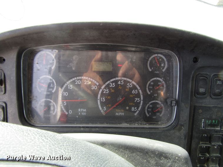 image for item GQ9167 2008 Freightliner M2 106  flatbed truck