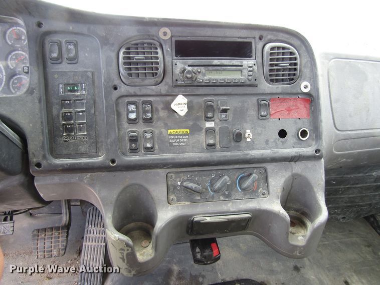 image for item GQ9167 2008 Freightliner M2 106  flatbed truck