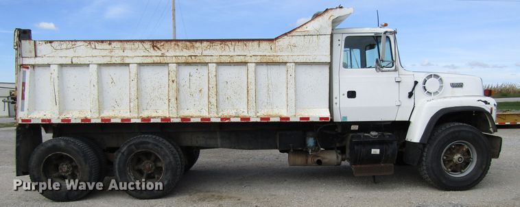image for item GQ9168 1992 Ford L8000   dump truck