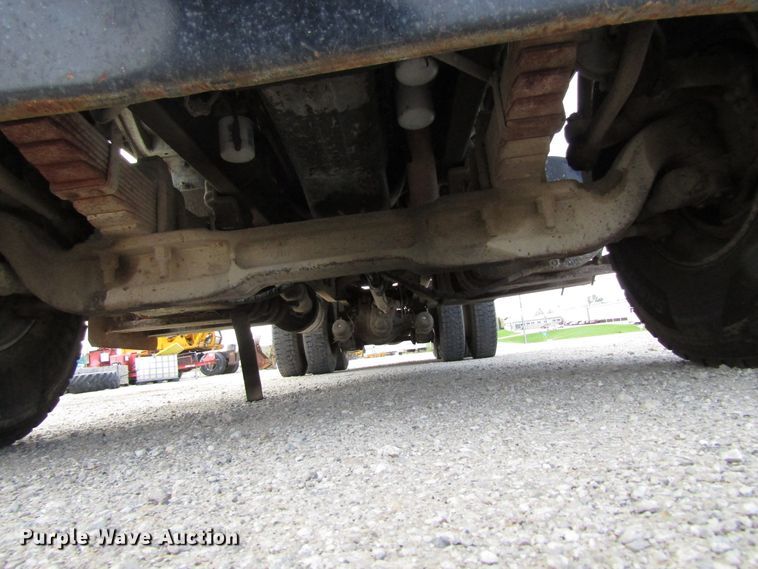 image for item GQ9168 1992 Ford L8000   dump truck