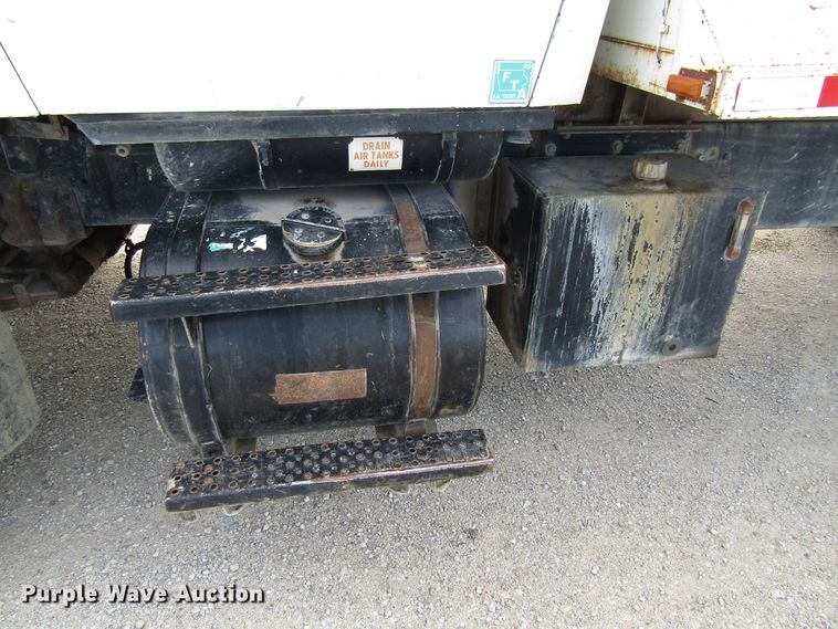 image for item GQ9168 1992 Ford L8000   dump truck