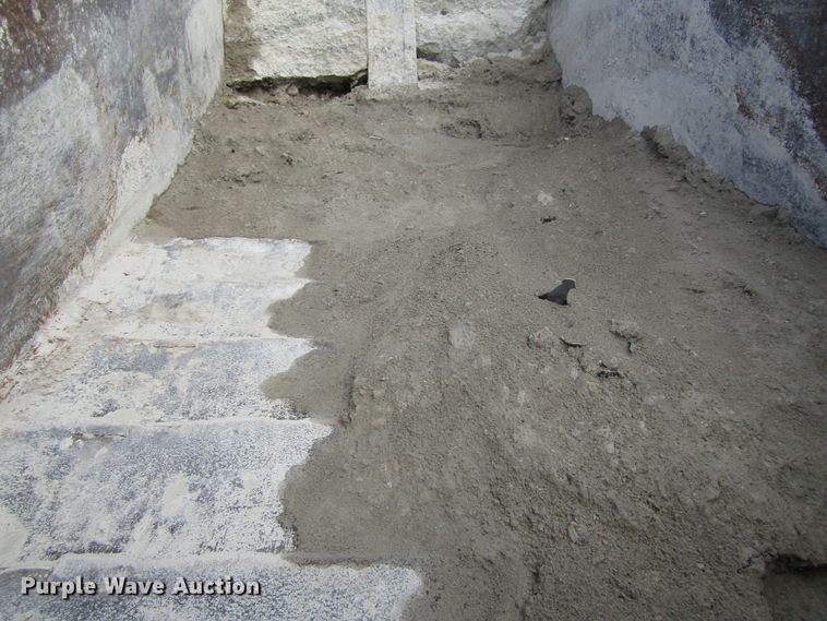 image for item GQ9168 1992 Ford L8000   dump truck