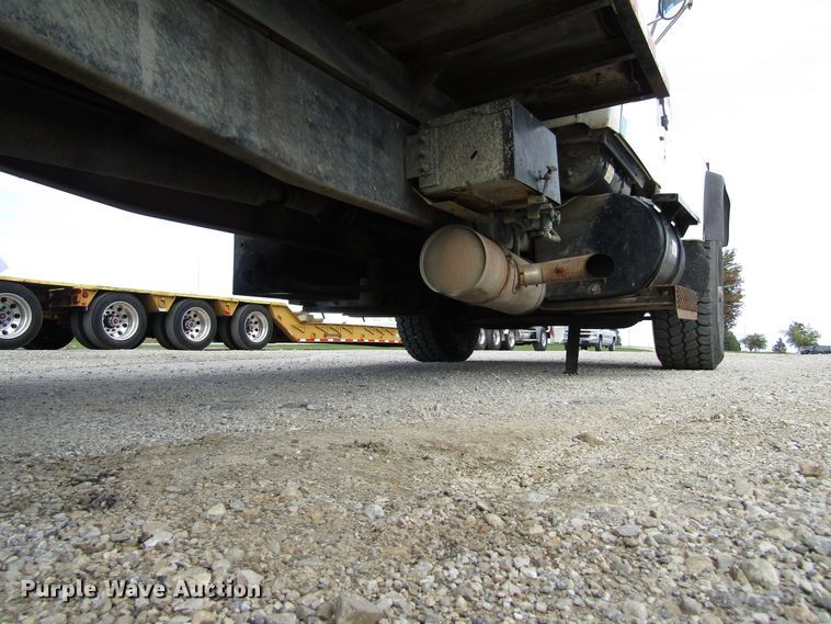 image for item GQ9168 1992 Ford L8000   dump truck