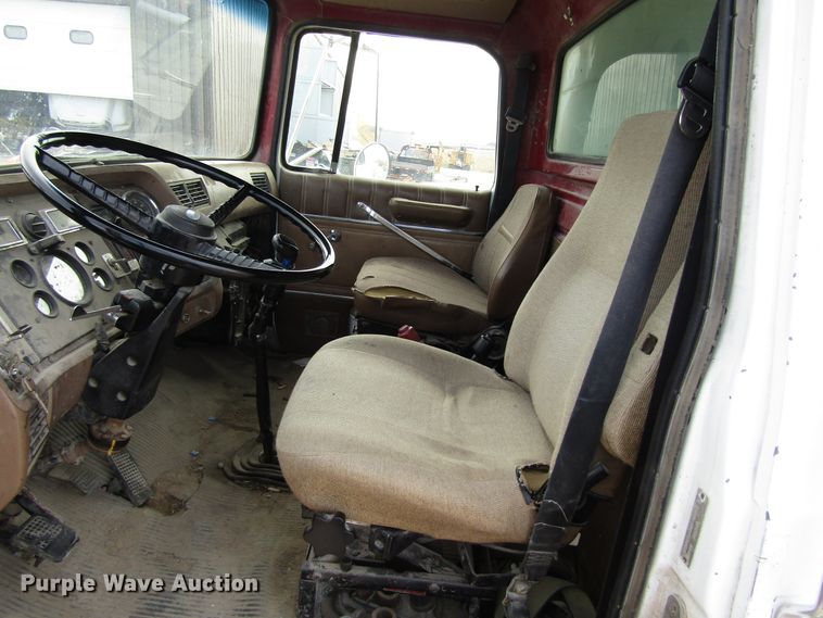 image for item GQ9168 1992 Ford L8000   dump truck