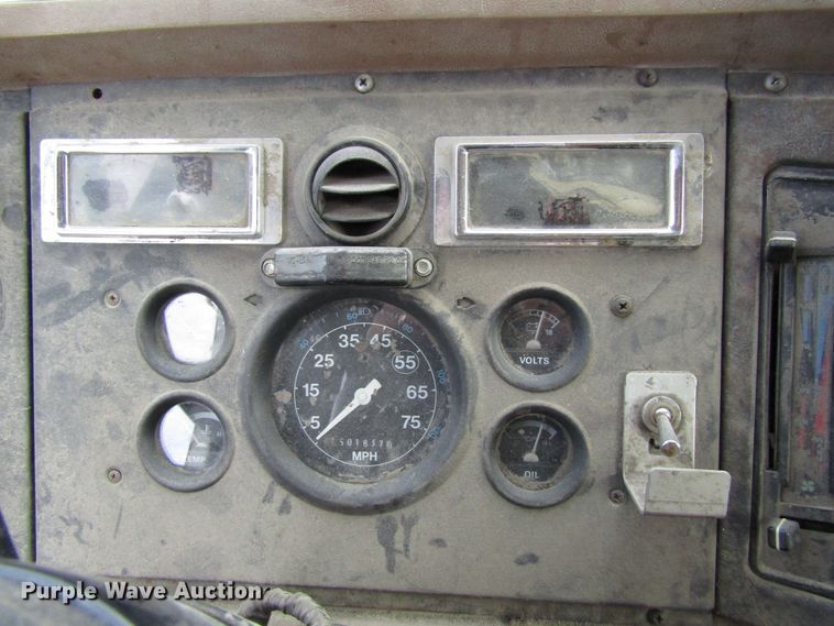 image for item GQ9168 1992 Ford L8000   dump truck