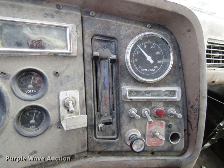 image for item GQ9168 1992 Ford L8000   dump truck