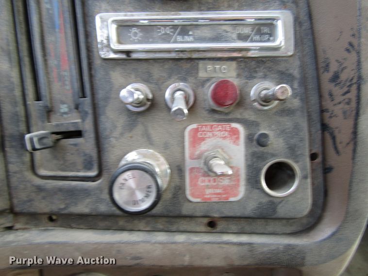 image for item GQ9168 1992 Ford L8000   dump truck