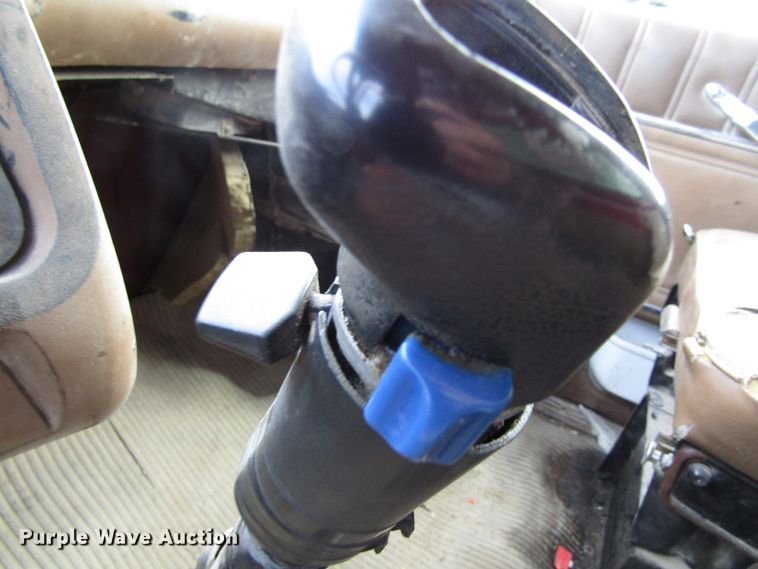 image for item GQ9168 1992 Ford L8000   dump truck