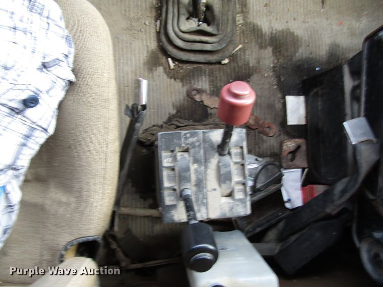 image for item GQ9168 1992 Ford L8000   dump truck