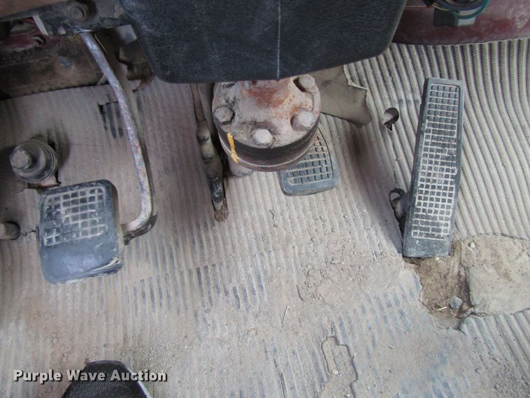 image for item GQ9168 1992 Ford L8000   dump truck