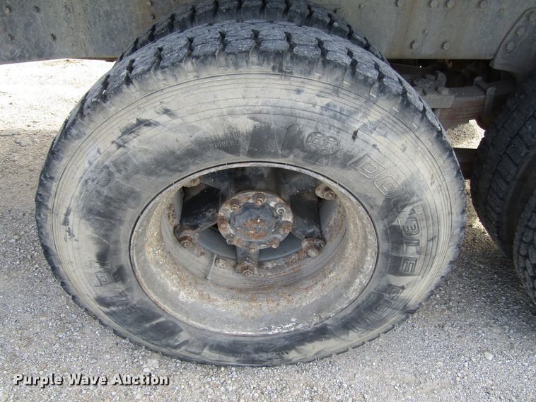 image for item GQ9168 1992 Ford L8000   dump truck