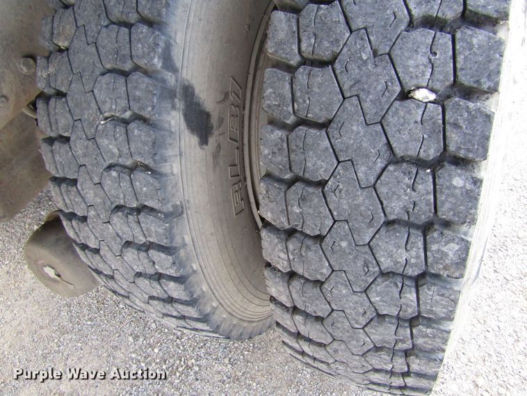 image for item GQ9168 1992 Ford L8000   dump truck