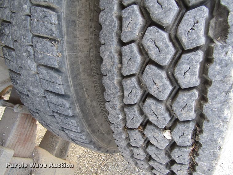 image for item GQ9168 1992 Ford L8000   dump truck