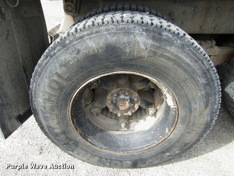 image for item GQ9168 1992 Ford L8000   dump truck