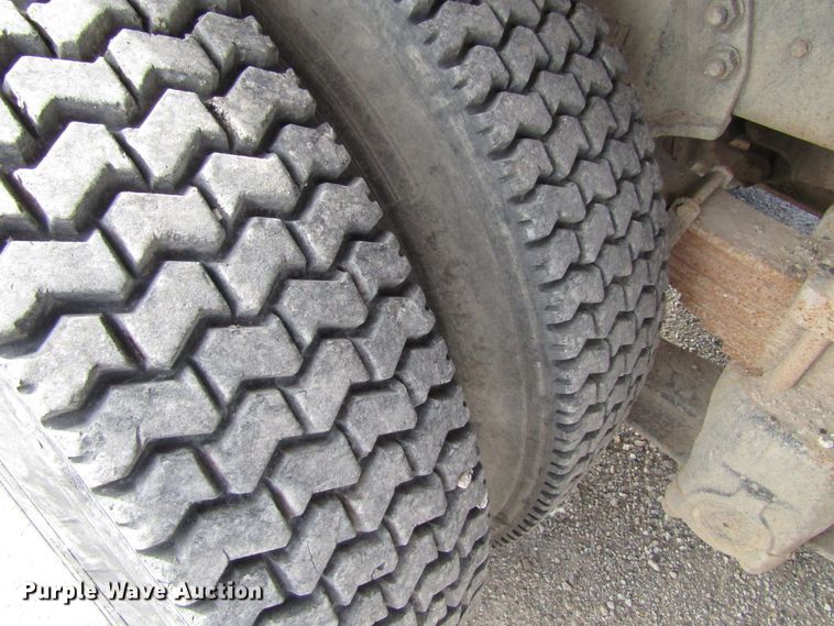 image for item GQ9168 1992 Ford L8000   dump truck