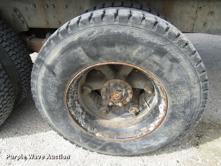 image for item GQ9168 1992 Ford L8000   dump truck