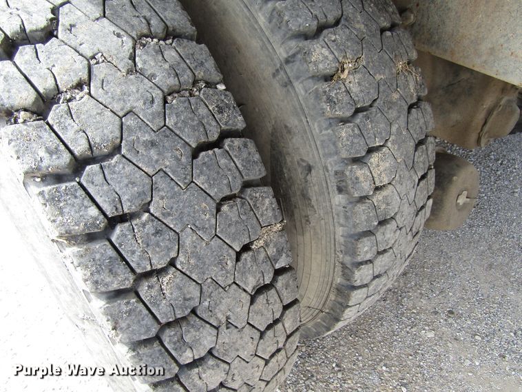 image for item GQ9168 1992 Ford L8000   dump truck