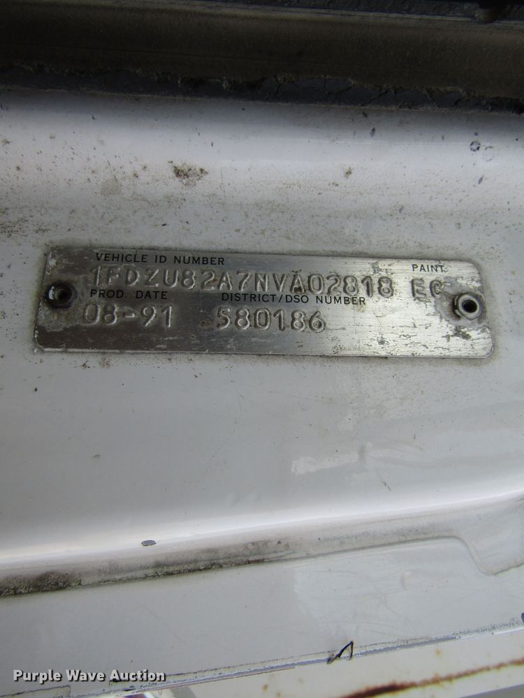 image for item GQ9168 1992 Ford L8000   dump truck