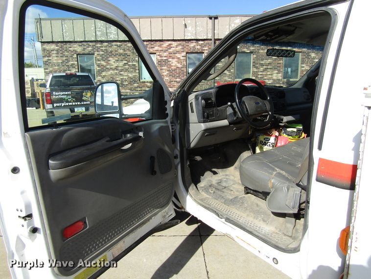 image for item GQ9170 2006 Ford F550 Super Duty  service truck