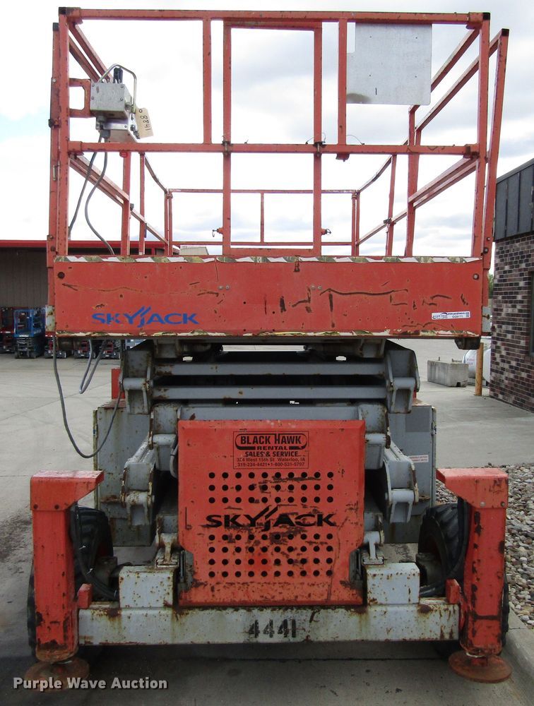 image for item GQ9171 2007 Skyjack SJ8841  scissor lift