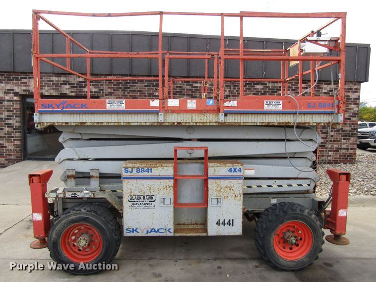 image for item GQ9171 2007 Skyjack SJ8841  scissor lift