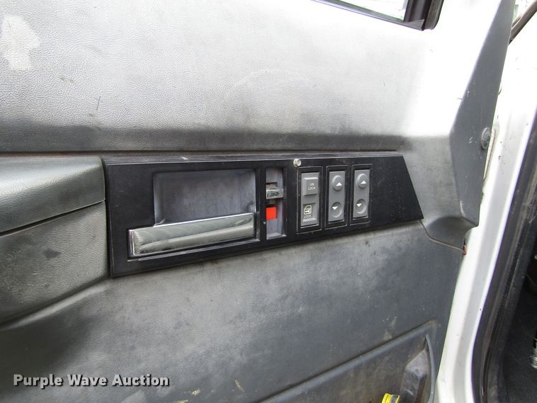 image for item GQ9178 2002 GMC C6500  rollback