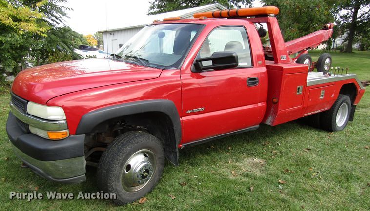 image for item GQ9179 2001 Chevrolet Silverado 3500  tow truck