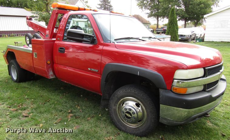 image for item GQ9179 2001 Chevrolet Silverado 3500  tow truck