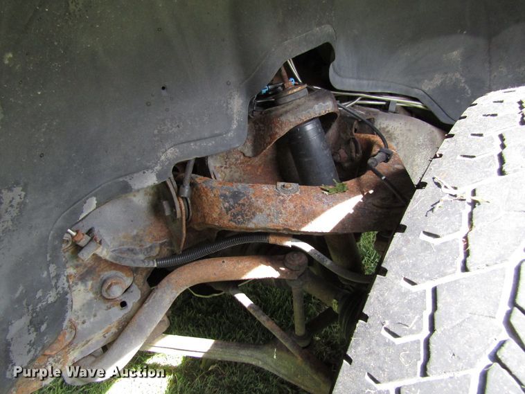 image for item GQ9179 2001 Chevrolet Silverado 3500  tow truck