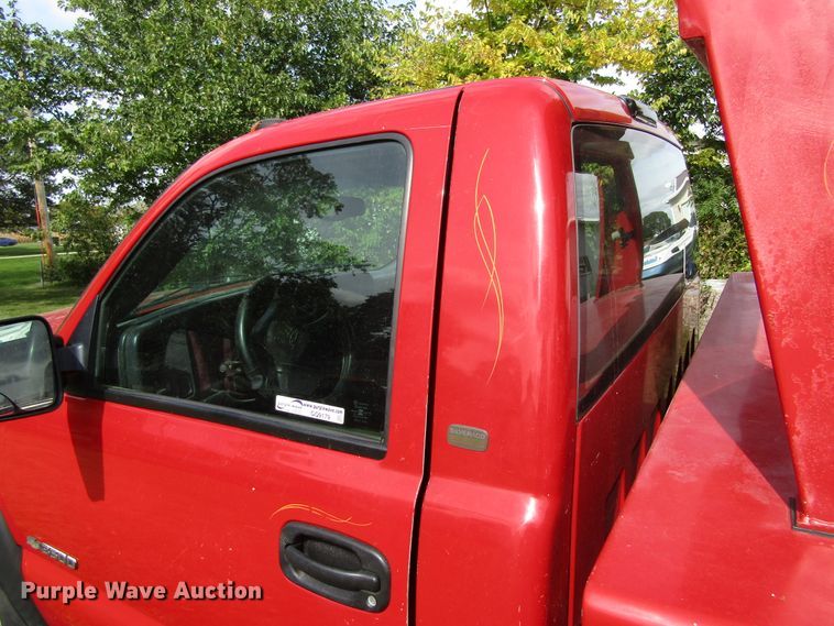 image for item GQ9179 2001 Chevrolet Silverado 3500  tow truck