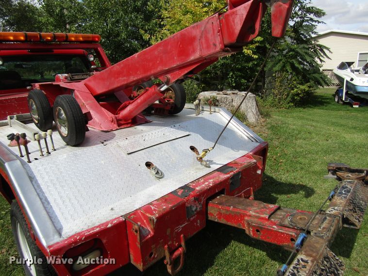 image for item GQ9179 2001 Chevrolet Silverado 3500  tow truck