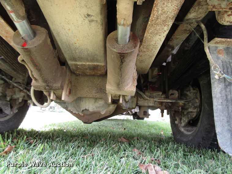 image for item GQ9179 2001 Chevrolet Silverado 3500  tow truck