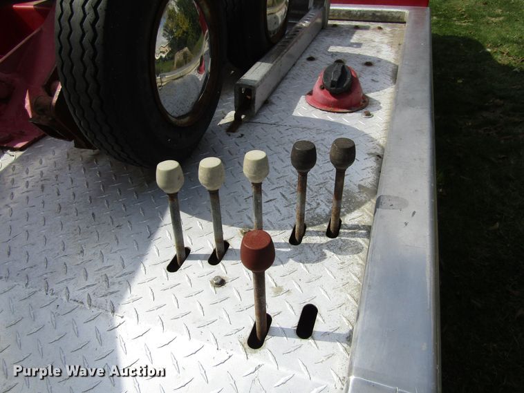 image for item GQ9179 2001 Chevrolet Silverado 3500  tow truck