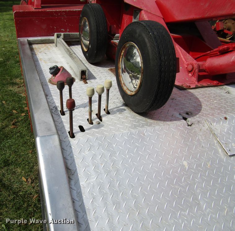 image for item GQ9179 2001 Chevrolet Silverado 3500  tow truck