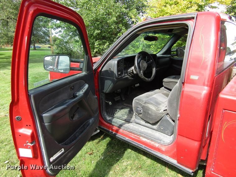 image for item GQ9179 2001 Chevrolet Silverado 3500  tow truck