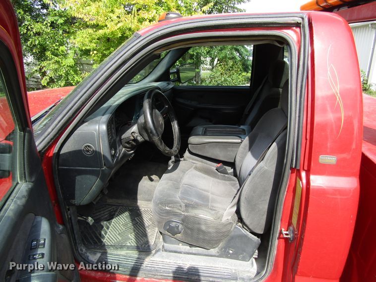 image for item GQ9179 2001 Chevrolet Silverado 3500  tow truck