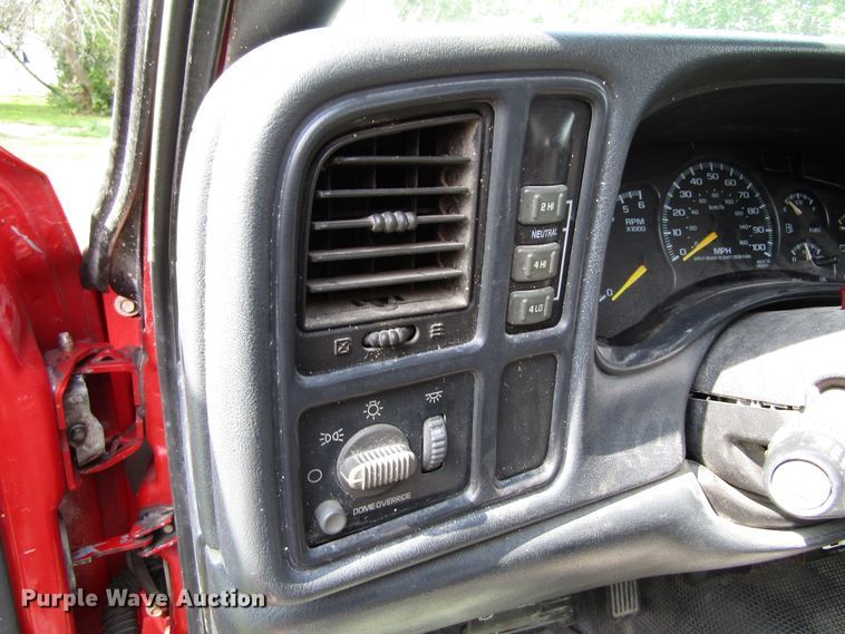 image for item GQ9179 2001 Chevrolet Silverado 3500  tow truck