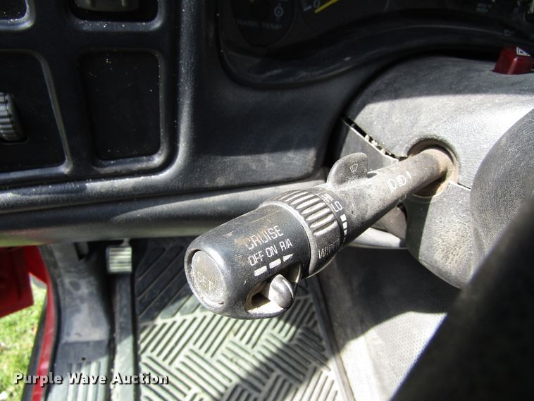 image for item GQ9179 2001 Chevrolet Silverado 3500  tow truck