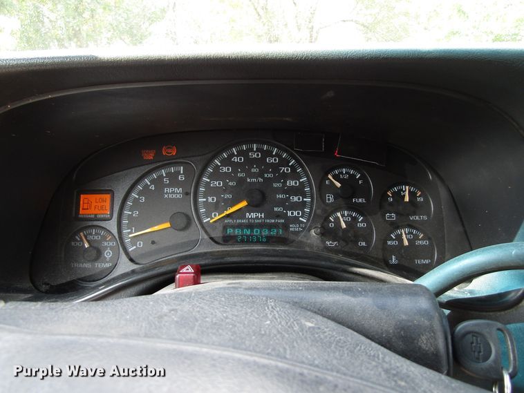 image for item GQ9179 2001 Chevrolet Silverado 3500  tow truck