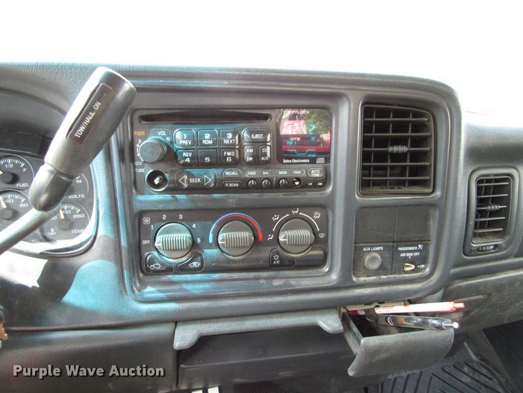 image for item GQ9179 2001 Chevrolet Silverado 3500  tow truck