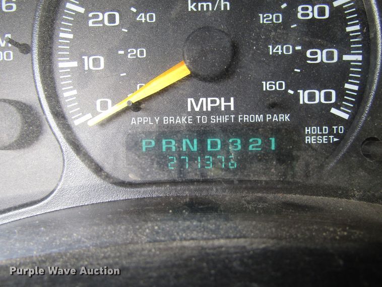 image for item GQ9179 2001 Chevrolet Silverado 3500  tow truck