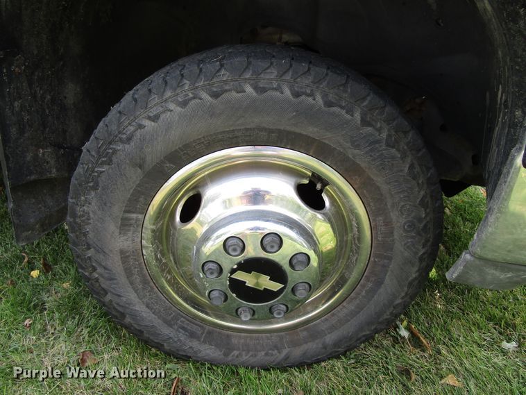 image for item GQ9179 2001 Chevrolet Silverado 3500  tow truck