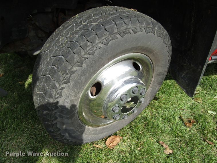 image for item GQ9179 2001 Chevrolet Silverado 3500  tow truck